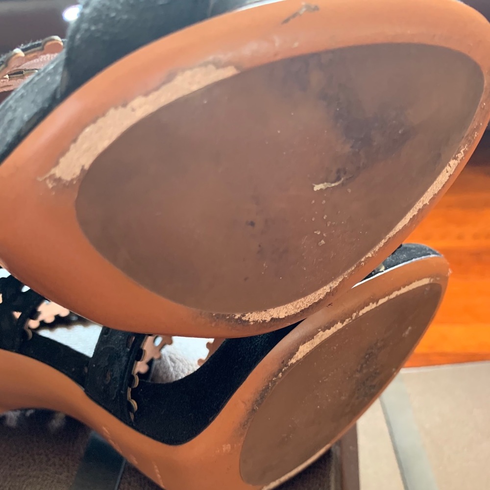 🛑SOLD🛑 Alaia Black Suede Laser Cut Sandals Size - Picture 8 of 9